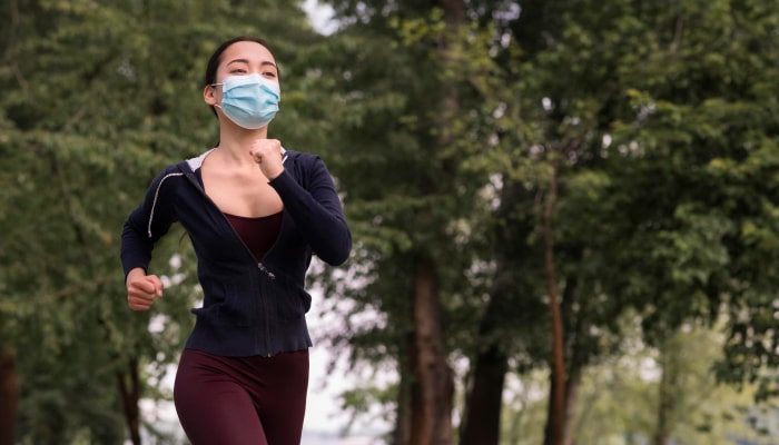 Fakta atau Mitos: Olahraga Menggunakan Masker Berbahaya?